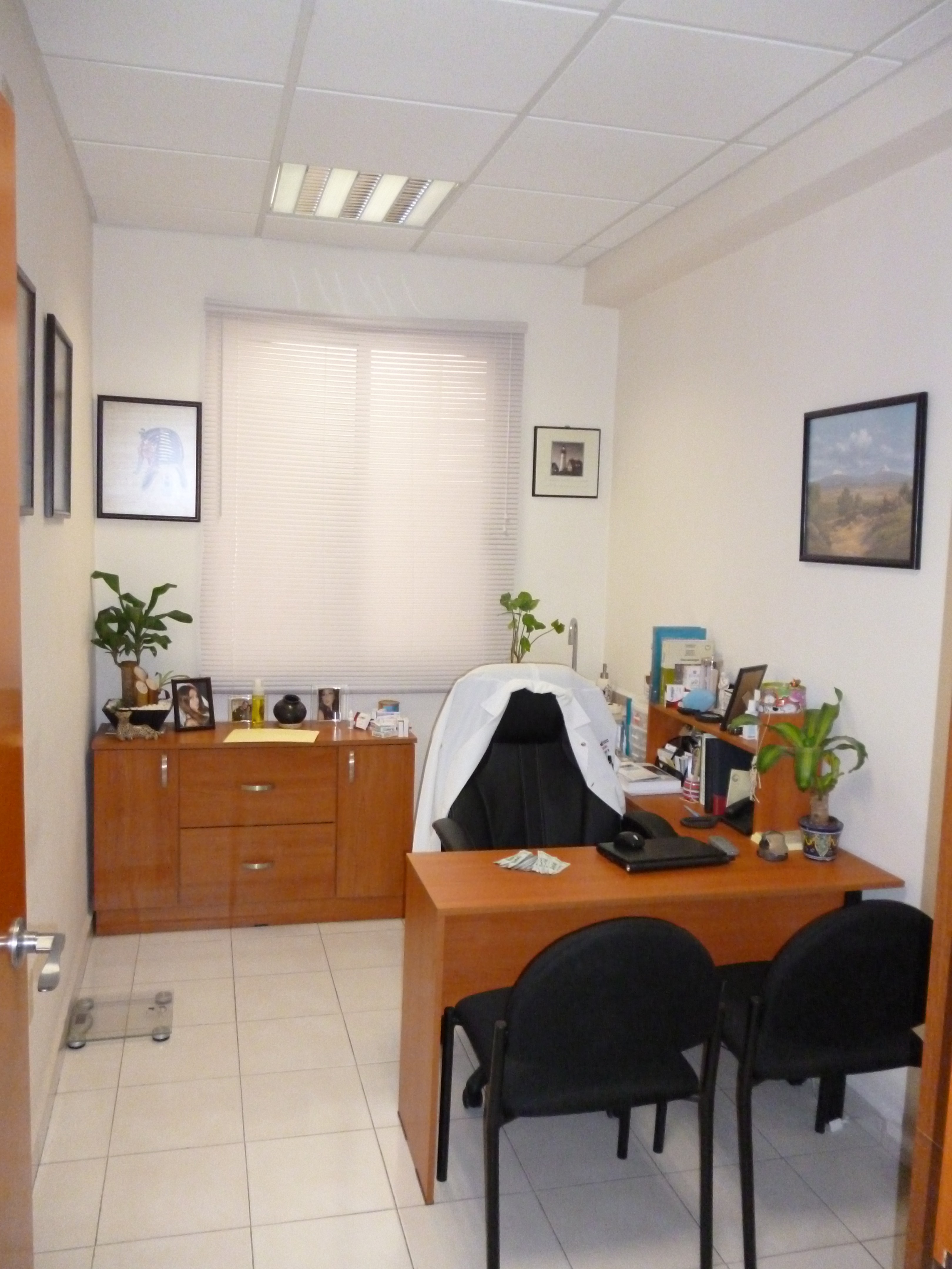 MATERIAL Y LOCALES DE PRIMEROS AUXILIOS